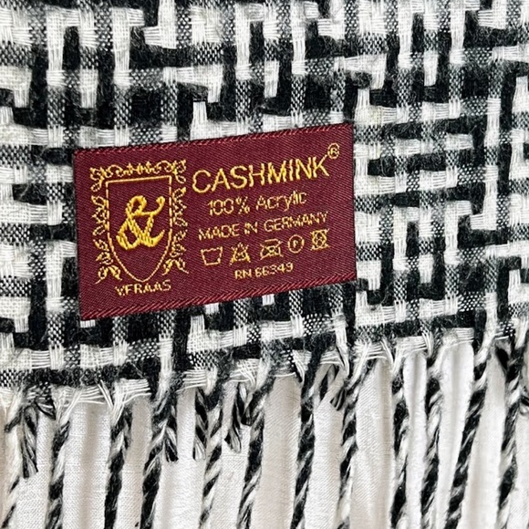 Cashmink 100% Acrylic Scarf 🎉Host Pick🎉 - Picture 2 of 7